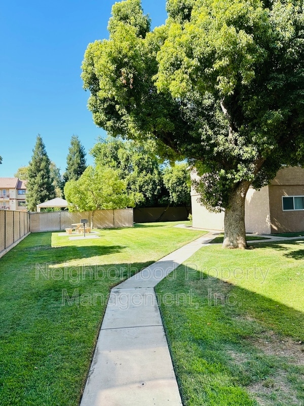 Building Photo - 1431 E Saginaw Way