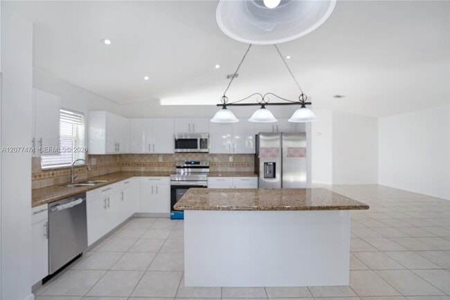 Building Photo - 13950 SW 155th Ct
