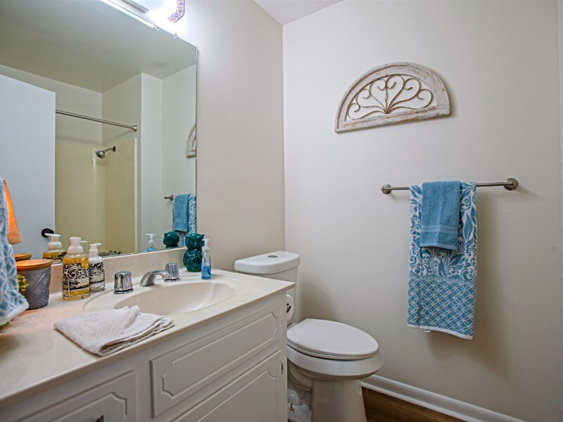 Building Photo - 2202 Aberdeen Dr