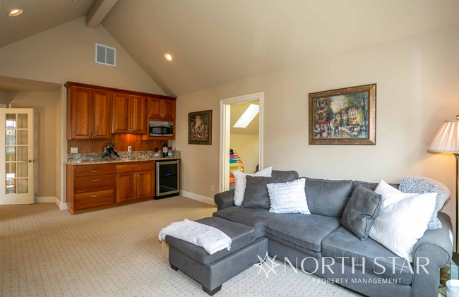 Building Photo - Stunning Home in Hidden Creek
