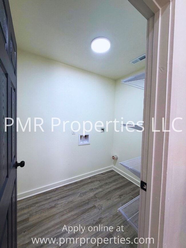 Building Photo - 909 S 15th St