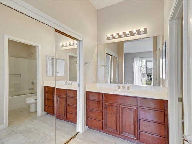 Building Photo - Trilogy 55+ Beautiful 3BD/3BA with pond view