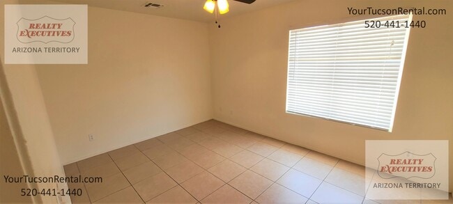 Building Photo - Valencia Rd & Headley Rd 3/2 - All tile fl...