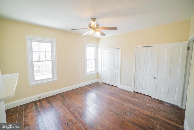 Building Photo - 2427 E Allegheny Ave