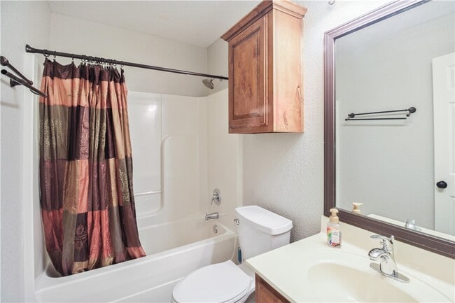 Building Photo - 4 NE Dawn Hills Dr