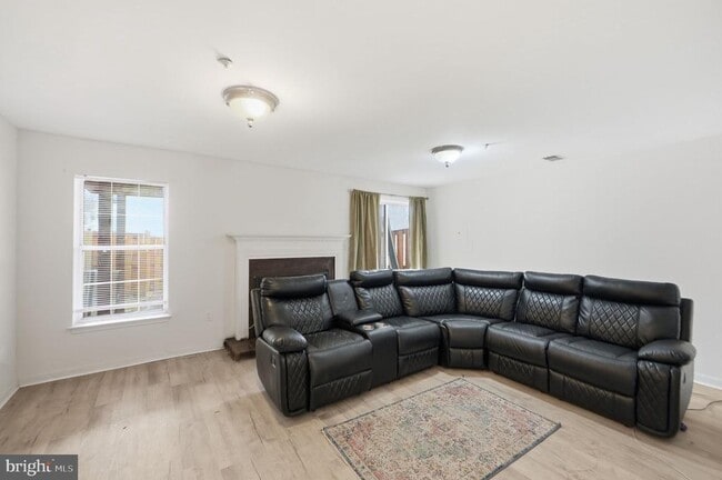 Building Photo - 10606 Fitzgibbon Ct