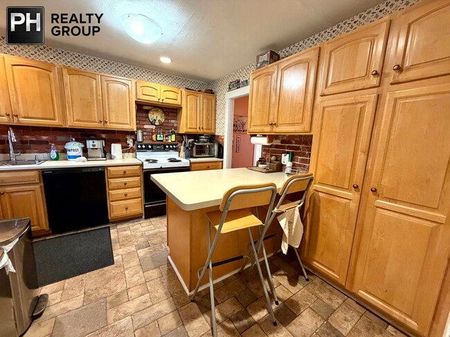 Building Photo - 157 Riverview Ave