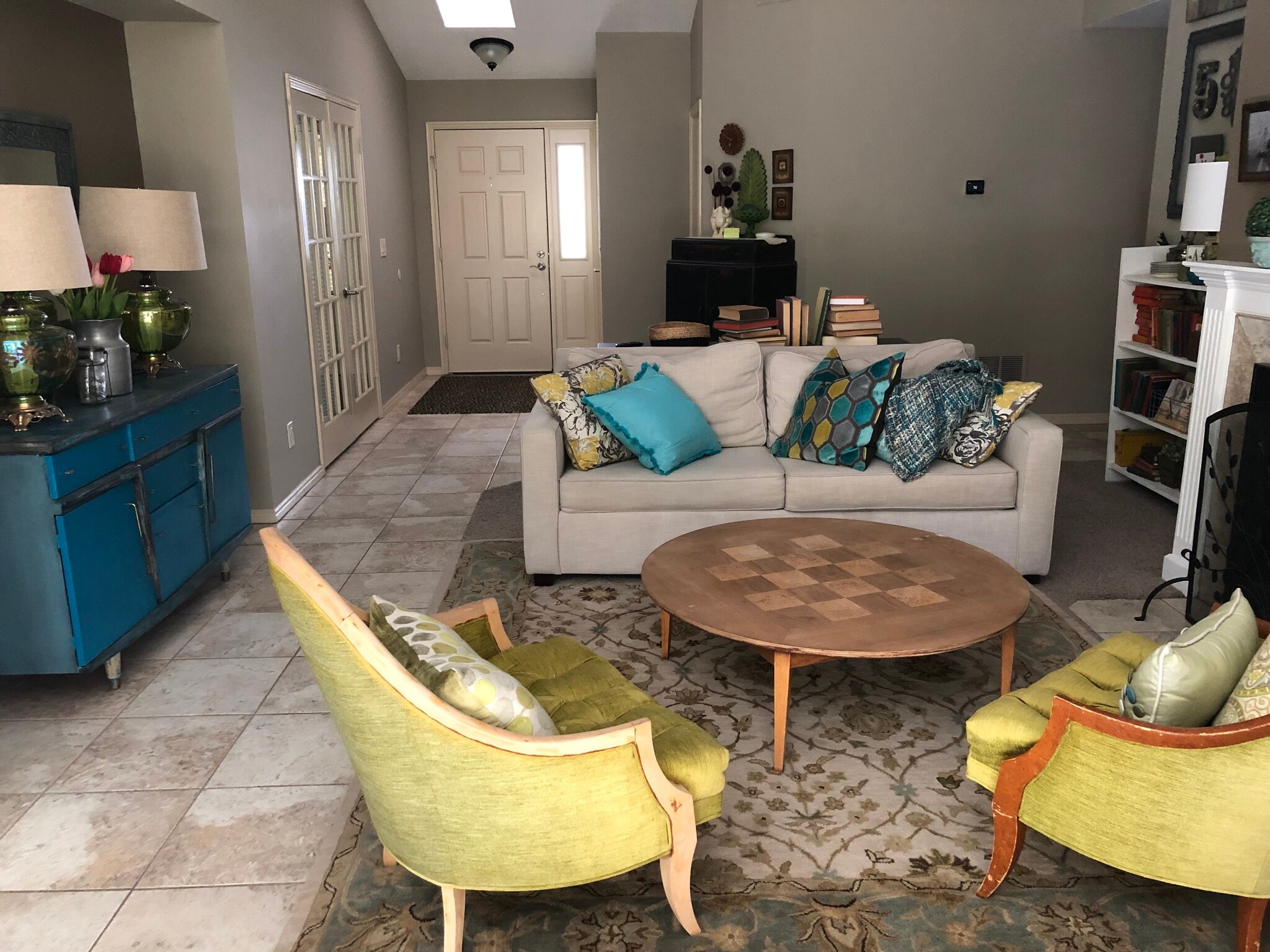 Living Room - 845 N Valley View Dr