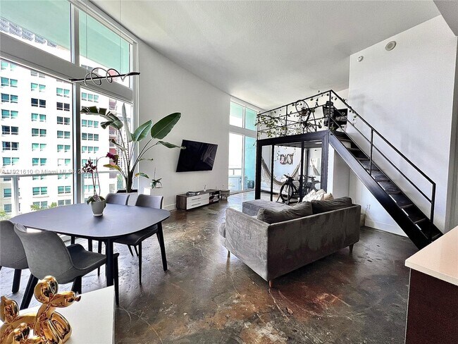 Building Photo - 1900 N Bayshore Dr