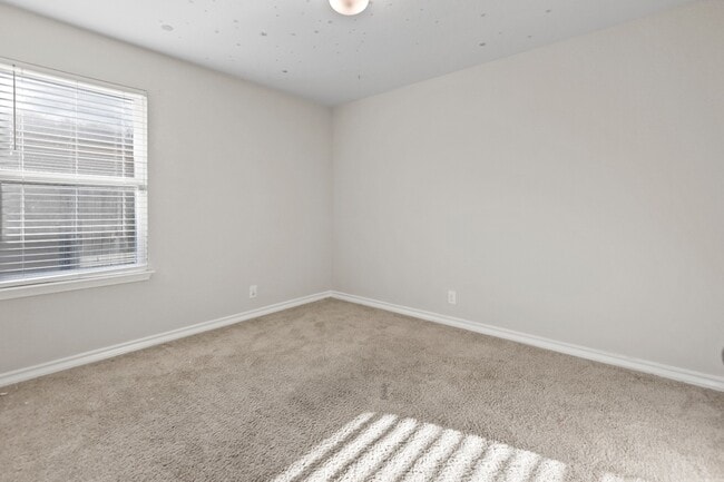 Building Photo - 13349 Bearded Flt