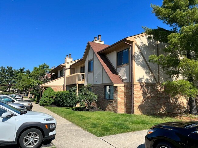 Building Photo - 2271 Hedgerow Road