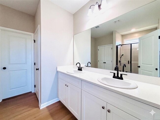 Building Photo - 154 Westover St