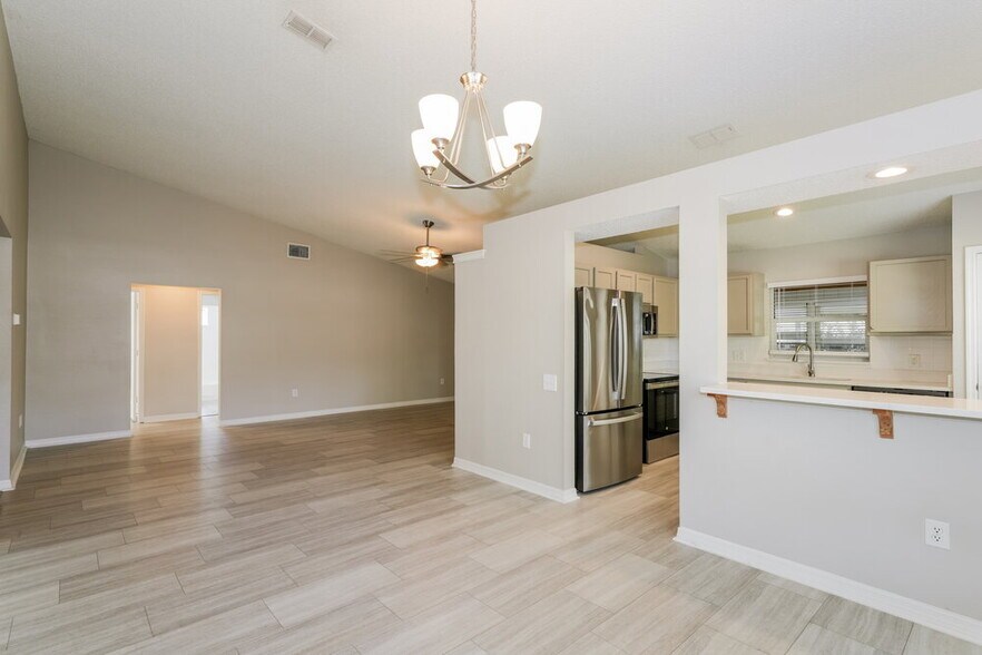 Building Photo - 26808 Haverhill Dr