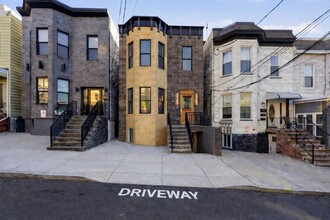 Building Photo - 821 18th St