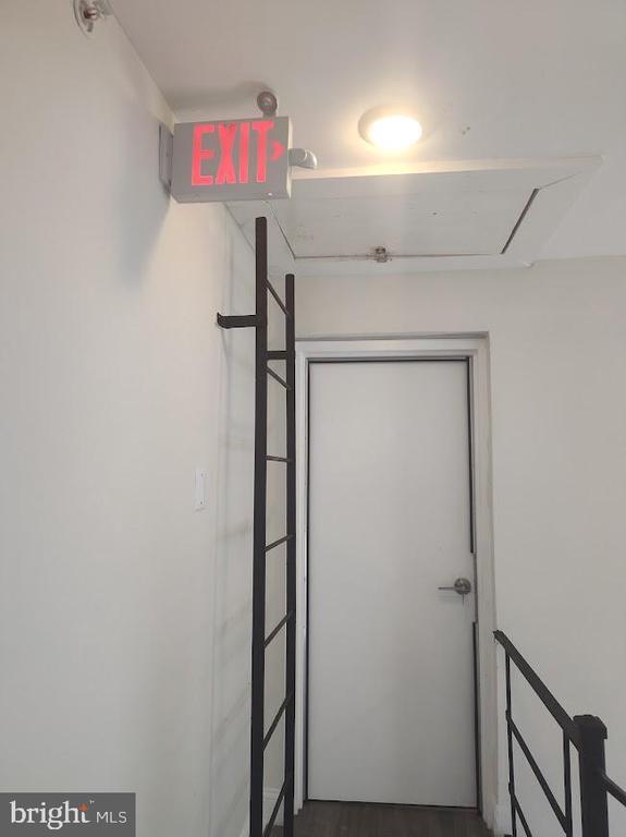 Building Photo - 4230 6th St SE