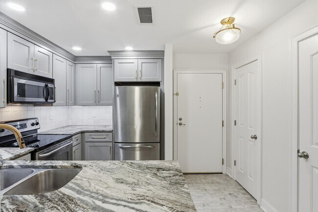 Building Photo - 5400 Park Ave