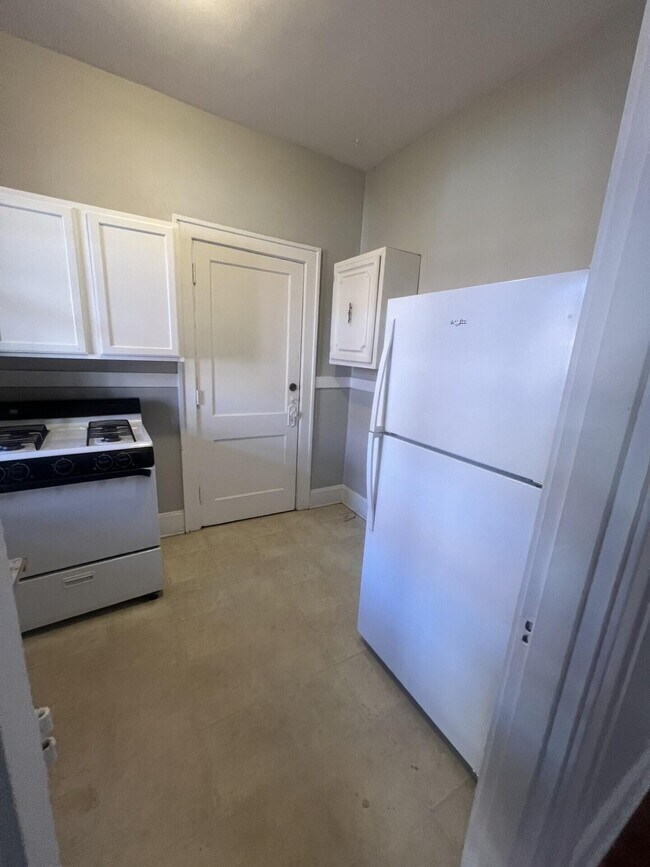 Building Photo - 176 Market St