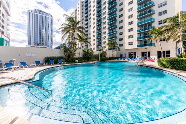 Building Photo - 4001 S Ocean Dr