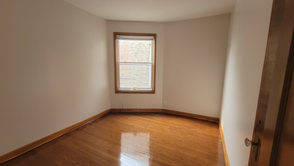 Bedroom - 6437 N Glenwood Ave