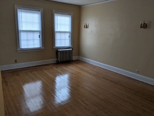 Building Photo - 9 Vine St