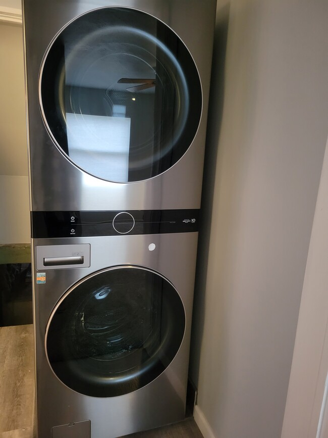 1 Bedroom In unit laundry - 183 Maple St