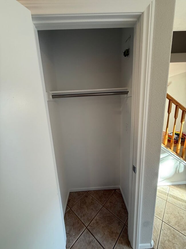 Building Photo - Transformed Townhome