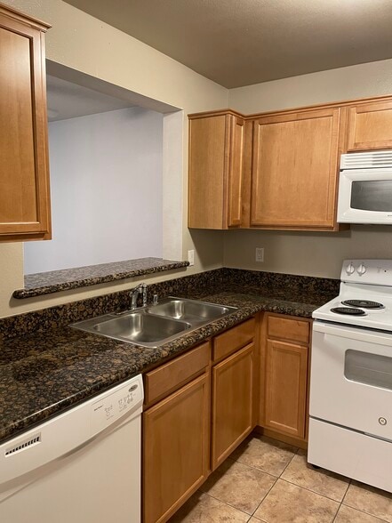 Building Photo - 2111 Sealion Dr