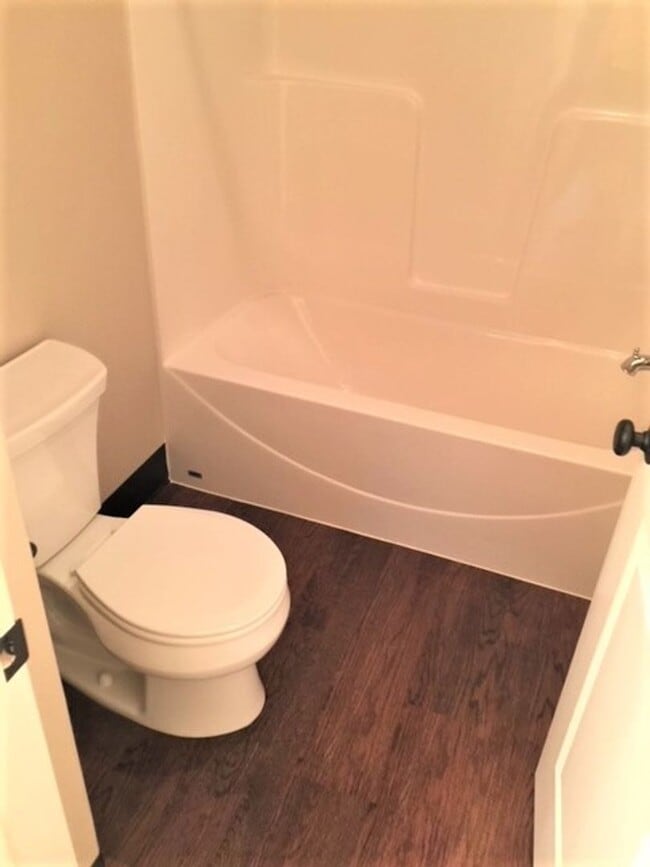 Building Photo - 5bed/3.5 bath Home