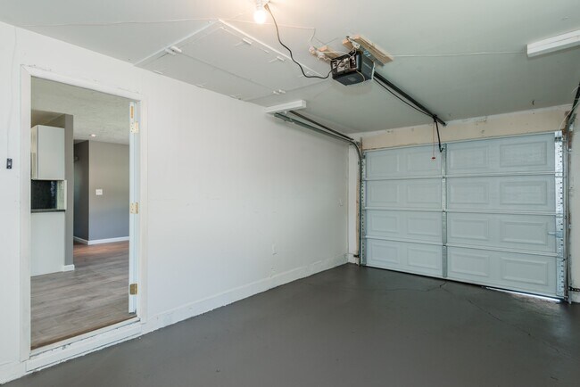 Building Photo - 6450 Chippingdon Dr