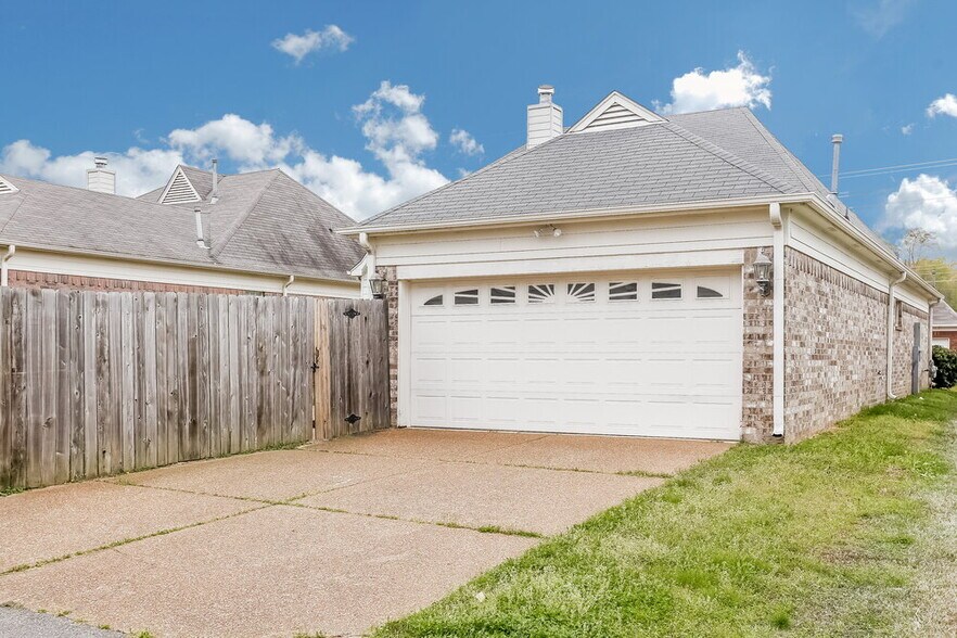 Building Photo - 1112 Averett Ln