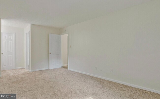 Building Photo - 10070 Oakton Terrace Rd
