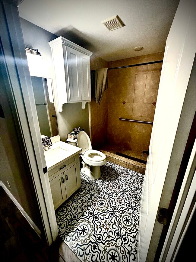 Building Photo - 1422 Seminole Valley Dr