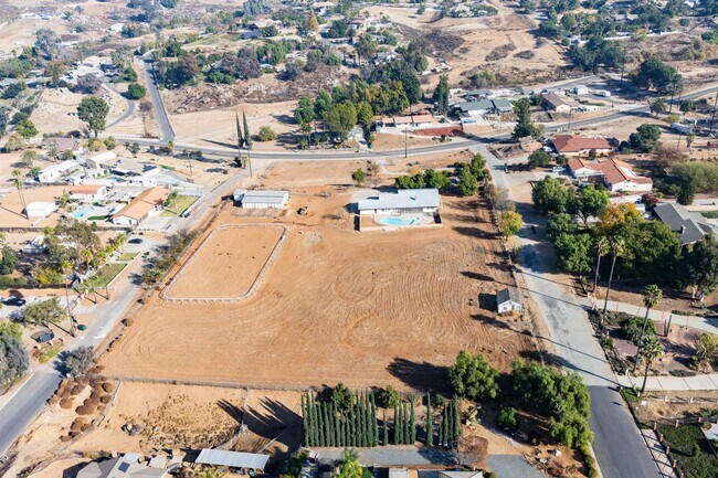 Building Photo - 15293 Golden Star Ave