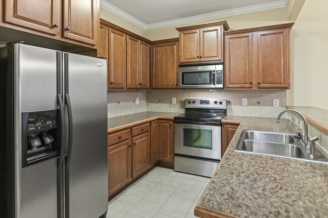 Building Photo - 1624 Brook Hollow Dr