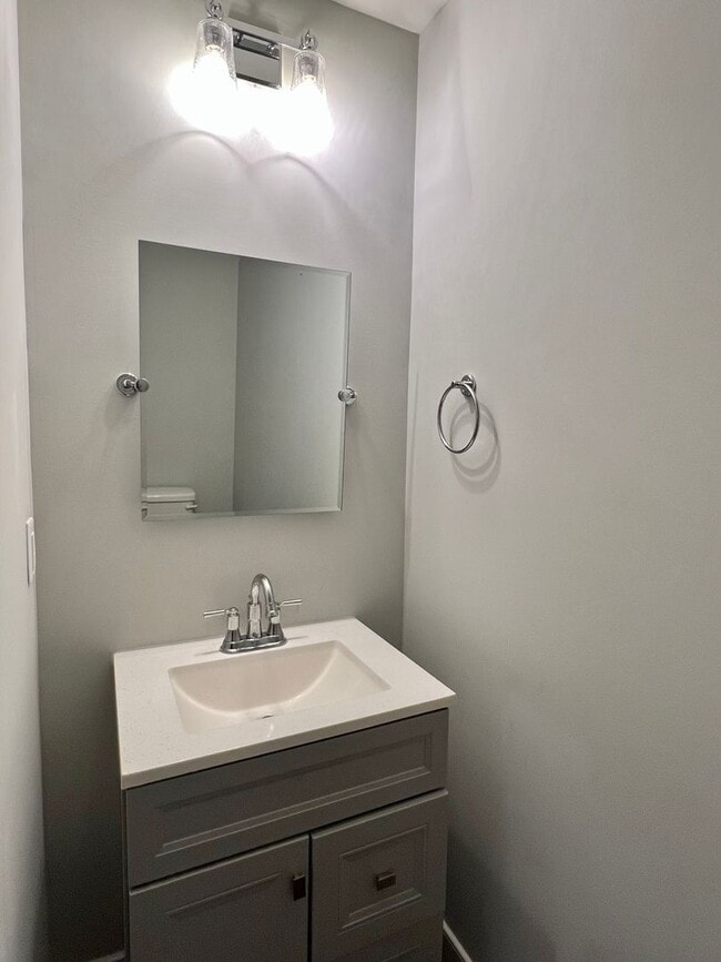 Building Photo - 1228 N 31st St
