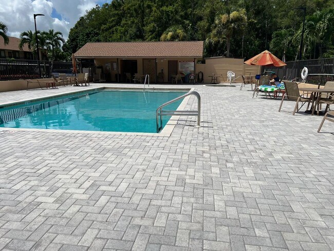 Building Photo - Cross Creek 2nd floor condo 2 bed 2 bath !!!!! Free Application!!