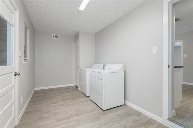 Building Photo - 4806 Pecan Springs Rd