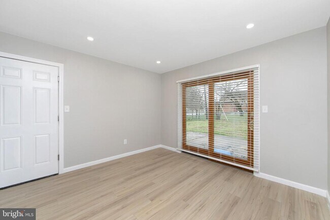 Building Photo - 2 S Sunset Rd