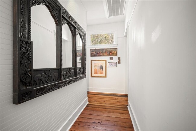 Building Photo - 237 Coming St