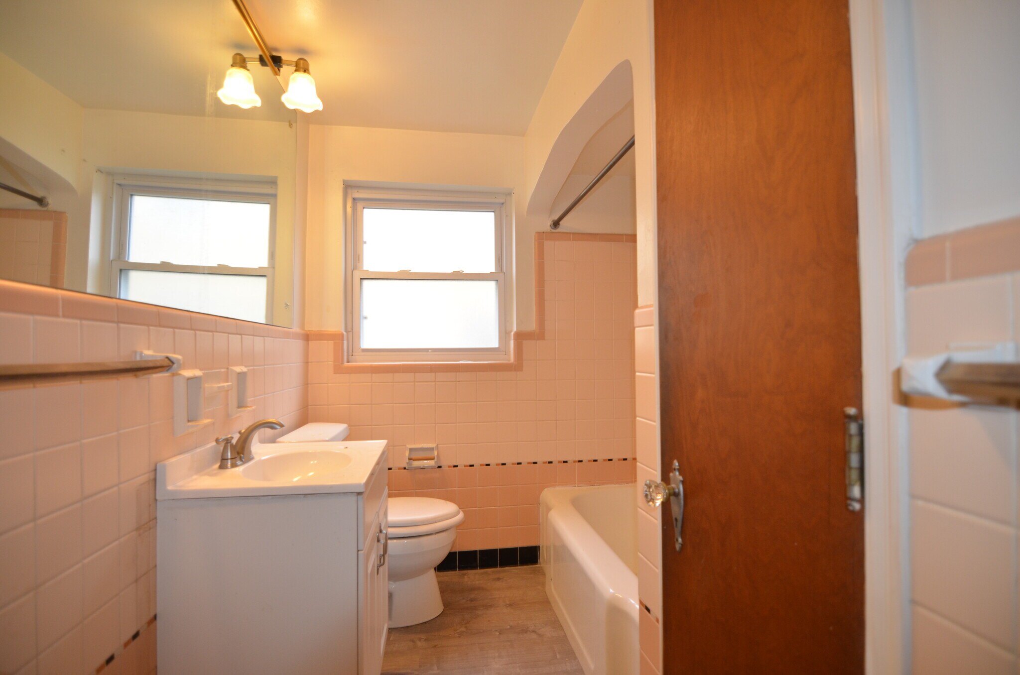 Building Photo - 7233 Brookcrest Dr