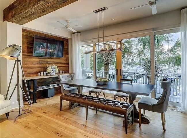 Building Photo - Spectacular Furnished Harbourfront Home in...