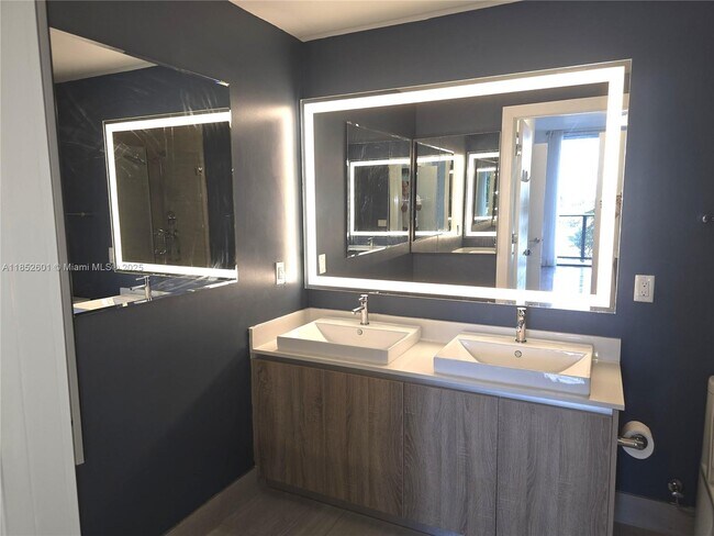 Building Photo - 2960 NE 207th St