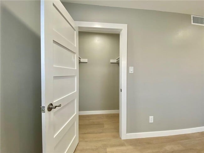 Building Photo - 6920 Bethune Ave