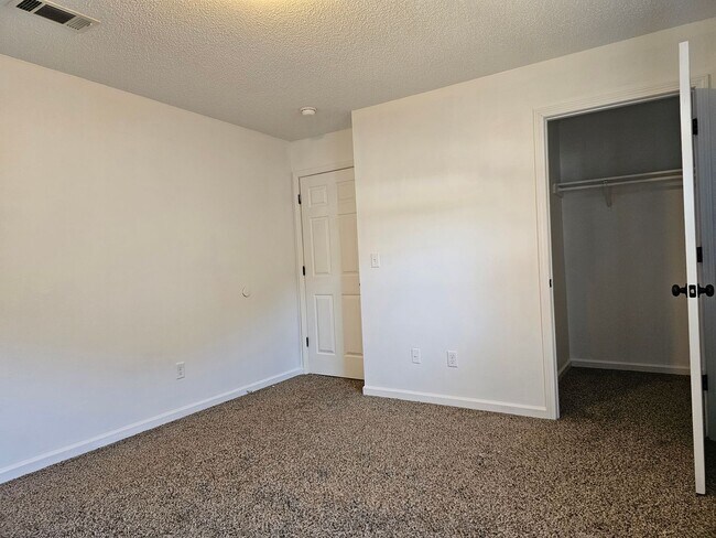 Building Photo - 1544 Diuguid Dr