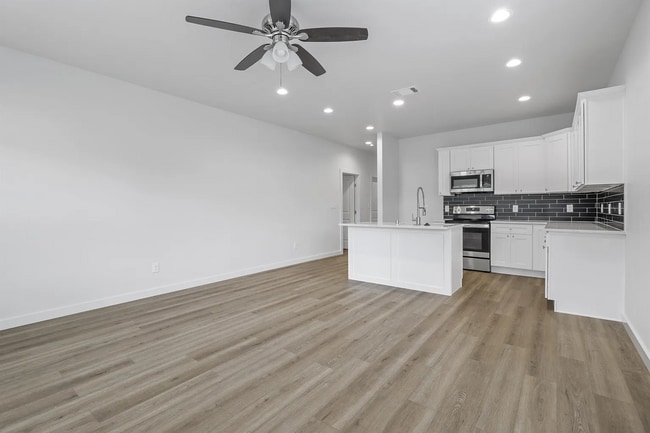 Building Photo - Beautiful 4-Bedroom Home for Rent in Denison!