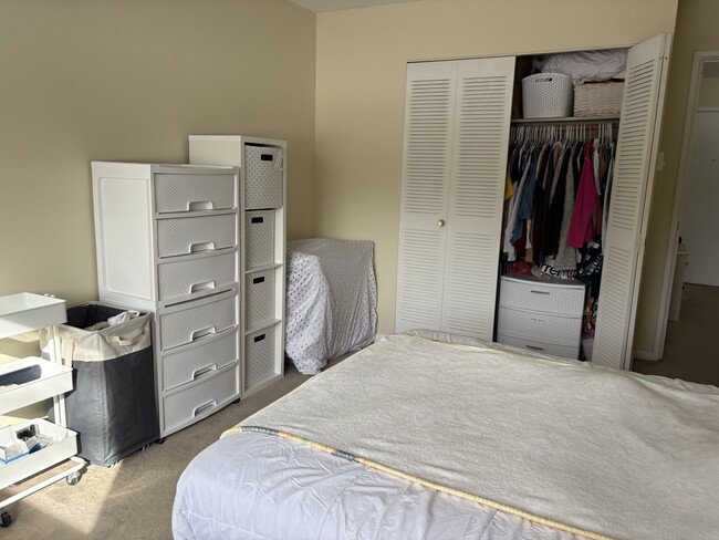 Building Photo - 66 Mayflower Ave