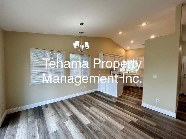 Building Photo - Updated 3 bedroom 2 bathroom in Cottonwood...