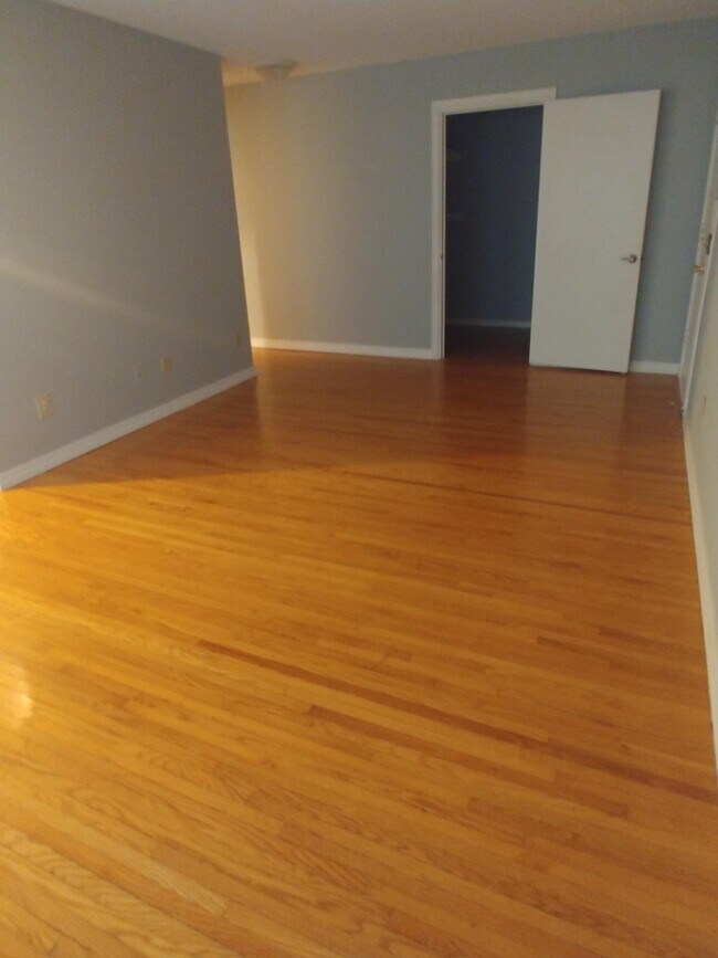 Living room - view #1 - 2371 Unity Ave N