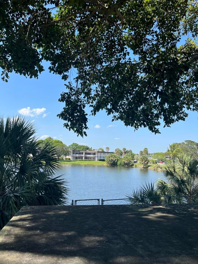 Building Photo - 143 West Ct