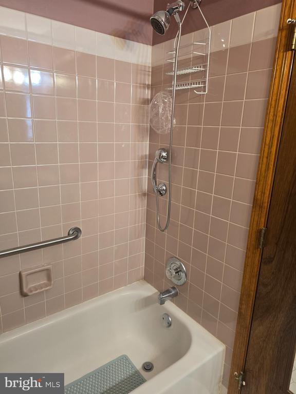 Building Photo - 524 Longshore Ave